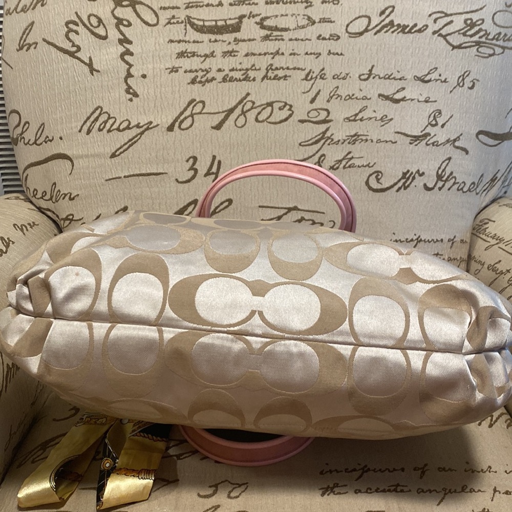 Coach - Picture 5 of 9